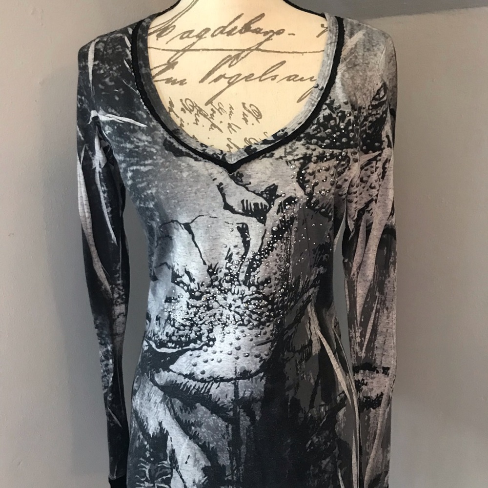 Long Sleeve V-neck Top